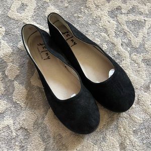 FS / NY Black Suede Round Toe Ballet Flats Size 9
